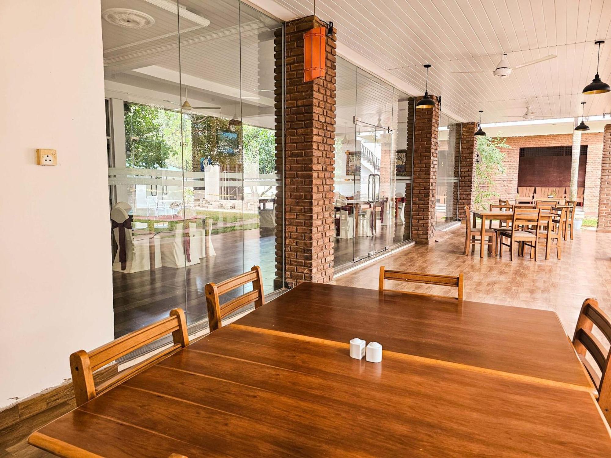 Gamodh Citadel Resort Anuradhapura Εξωτερικό φωτογραφία
